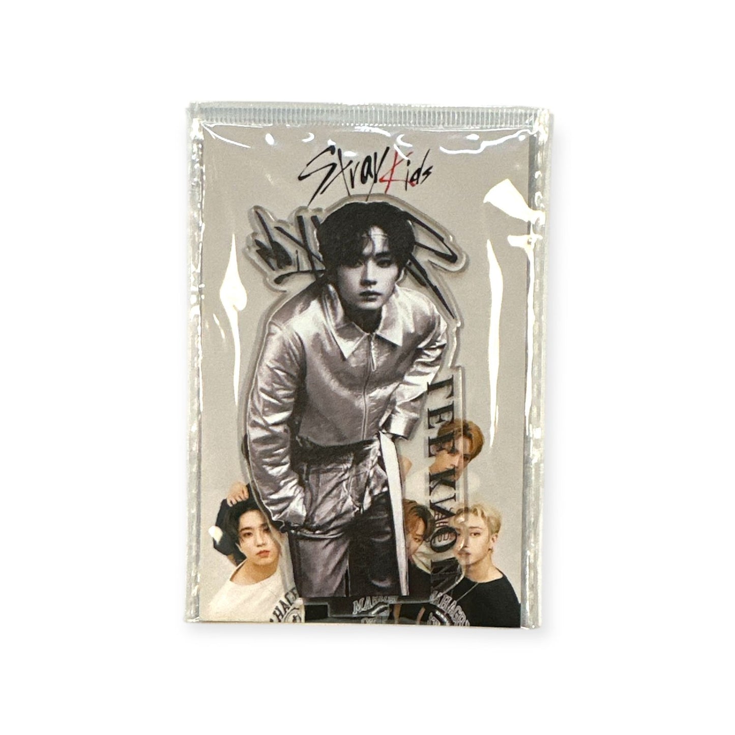 STRAYKIDS SOLO STAND- LEE KNOW