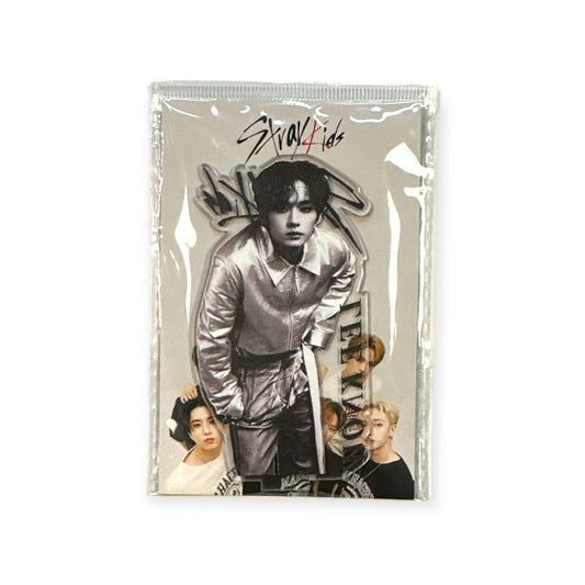 STRAYKIDS SOLO STAND- LEE KNOW